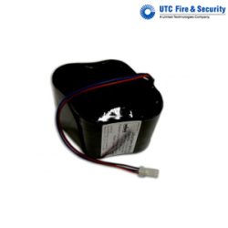 Ein schwarzer Akku mit Kabeln, die zu einem weißen Anschlussstecker führen, abgebildet neben dem UTC Fire & Security Logo in der oberen Ecke.
