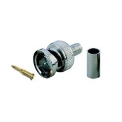 Ein BNC-Stecker-Set mit einem Hauptstecker, einer Hülse und einem goldfarbenen Kontaktstift auf weißem Hintergrund.