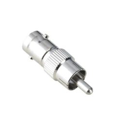 Ein silberner Adapterstecker mit einem gerändelten Ring, vermutlich zum Konvertieren von BNC zu RCA.