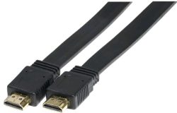 Zwei schwarze HDMI-Kabel mit flachem Profil und goldfarbenen Anschlüssen liegen parallel nebeneinander.