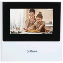 Ein Video-Gegensprechanlage von Dahua Technology mit einem digitalen Bildschirm, der ein Bild einer lächelnden Frau und eines Mädchens zeigt, die gemeinsam Teig ausrollen.