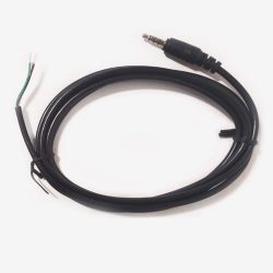 Ein schwarzes Audiokabel mit einem 3,5-mm-Klinkenstecker am einen Ende und drei offenen Kabelenden am anderen Ende, auf einem einfarbigen Hintergrund liegend.