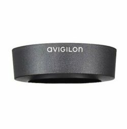 Ein schwarzer Avigilon Kamera-Blendschutz mit dem aufgedruckten Markennamen.