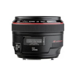 Ein Canon EF 50mm f/1.2L USM Kameraobjektiv mit rotem Ring und Entfernungsskala.