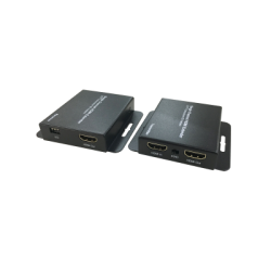 Zwei schwarze HDMI-Extender-Geräte mit Anschlüssen auf der Vorderseite, eines mit Beschriftung für HDMI In und HDMI Out, das andere mit HDMI Out.