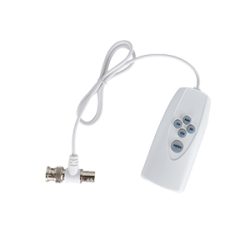 Ein weißer Kabeltester mit einem kurzen Kabel, das an einen BNC-Stecker angeschlossen ist, und einem Bedienfeld mit mehreren Tasten.