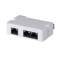 Ein weißer Netzwerk-Splitter mit drei Ethernet-Ports, die mit 'IN', 'OUT' und 'CAMERA' beschriftet sind.