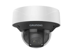 Weiße Kuppelüberwachungskamera der Marke Grundig.