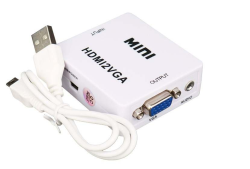 Ein weißer HDMI-zu-VGA-Konverter mit der Beschriftung 'MINI HDMI2VGA', einer VGA-Ausgangsbuchse, einem Audioausgang und einem USB-Stromkabel.