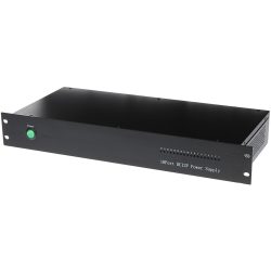 Eine schwarze 18-Port DC 12V Stromversorgungseinheit in einem Rack-Gehäuse mit einem grünen Netzschalter auf der linken Seite.