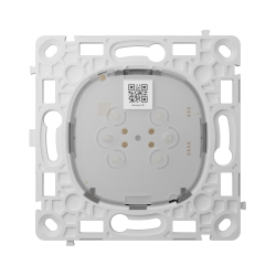 Ein weißer elektronischer Schalterrahmen mit einem QR-Code und mehreren Kontakten auf der Vorderseite.