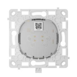 Ein quadratischer, weißer Montageaufsatz mit einer runden, durchsichtigen Mittelplatte, die einen QR-Code enthält.