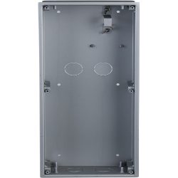 Metallische Rückwand eines Elektronikgehäuses mit mehreren Schraubenlöchern und zwei markierten Kreisen in der Mitte.