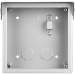 Leerer Metallkasten mit runden Ausstanzungen und Montagelöchern auf der Rückwand, geeignet für elektrische Installationen.