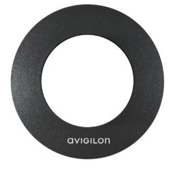 Ein schwarzer Ring mit einem zentralen Loch, auf dem das Wort 'Avigilon' am unteren Rand steht.