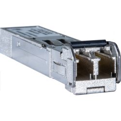 Ein silberner SFP-Transceiver mit rechteckiger Form und offenem Steckanschluss, der für die Netzwerkverbindung verwendet wird.