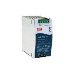 Ein Schaltnetzteil der Marke Mean Well, Modellnummer SDR-240-48, geeignet für Eingangsspannungen von 100-240VAC mit einer Ausgangsspannung von 48V und einem Strom von 5A, abgebildet von schräg vorne.
