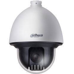 Eine kugelförmige Überwachungskamera von Dahua Technology mit einem markanten weißen Gehäuse und einer schwarzen Kameraeinheit darunter.