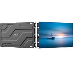 Ein LED-Display von Dahua zeigt ein ruhiges Meer mit einem einsamen Boot bei Sonnenuntergang, daneben die Rückseite des Displays mit dem Dahua-Logo.