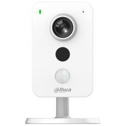 Weiße Sicherheitskamera von Dahua mit einem großen Objektiv und Infrarotsensor, montiert auf einem metallischen Standfuß.
